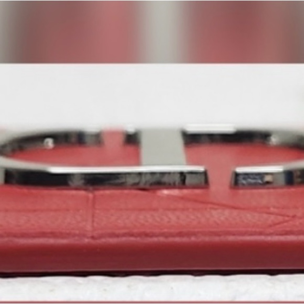 DIOR Beauty Red Quilted Petite Mirror - Picture 3 of 4
